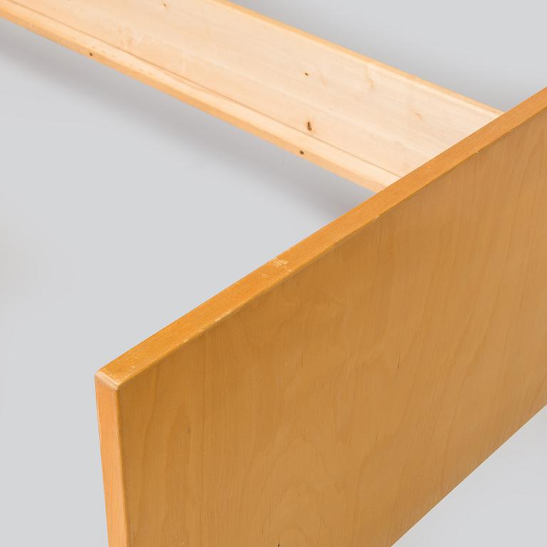 sänky, malli 130, Artekin piirustuskonttori, O.Y Huonekalu- ja Rakennustyötehdas A.B. 1950-luvun alku.