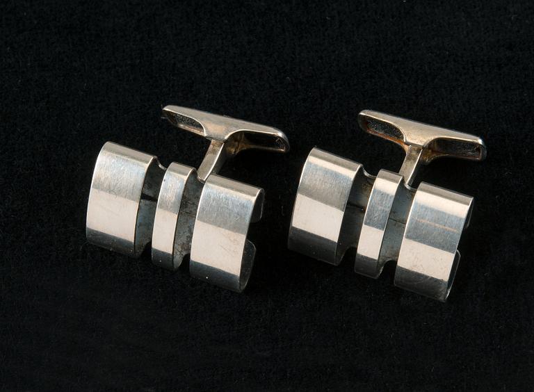 Elis Kauppi, A PENDANT AND A PAIR OF CUFFLINKS, silver, Kupittaan Kulta 1968.