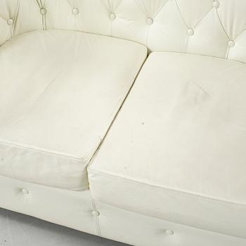 SOFFA, Chesterfield, vitt skinn, 2000-tal.