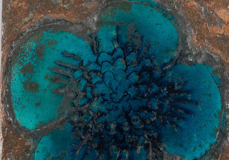 Annikki Hovisaari, reliefi, kivitavaraa, signeerattu AH ARABIA.