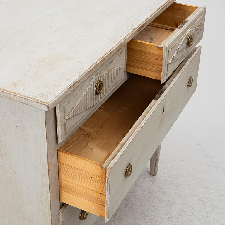 Chest of drawers, early 20th century.