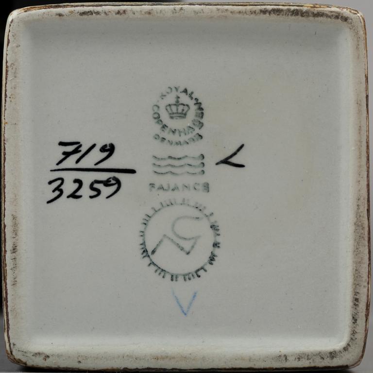 VASER OCH SKÅL, 3 delar, keramik, Royal Copenhagen, Danmark.