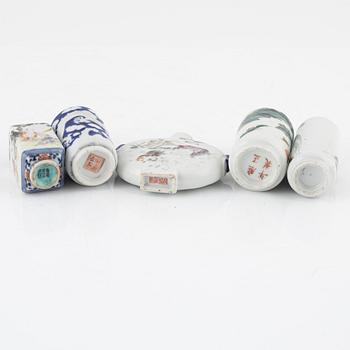 Snusflaskor, 5 st, porslin, Kina, 18/1900-tal.