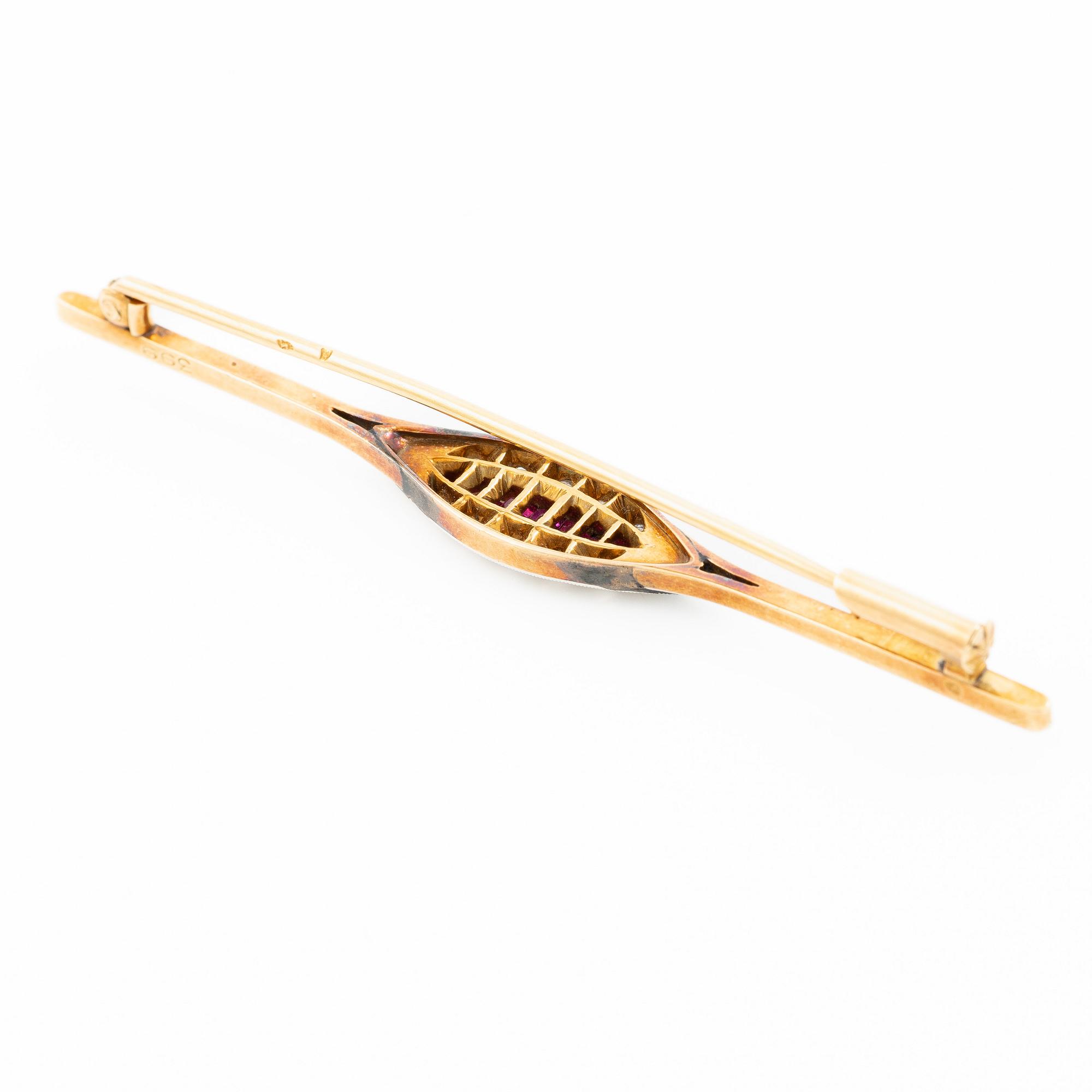 Brooch, 18K gold set with rose-cut diamonds and rubies.