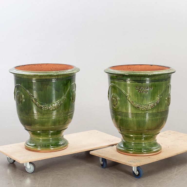 TRÄDGÅRDSURNOR ett par Poterie de la Madeleine Frankrike glaserat lergods 2012.
