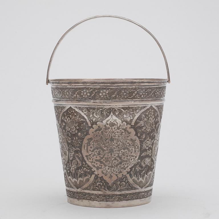 ISHINK, silver, möjligen Persien. Omkring 1900. 325 gram.