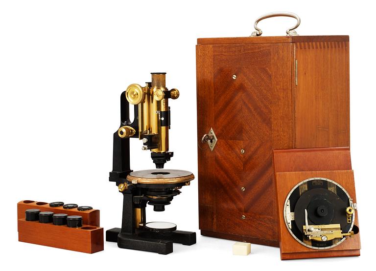A Carl Zeiss microscope with accompaniment.
