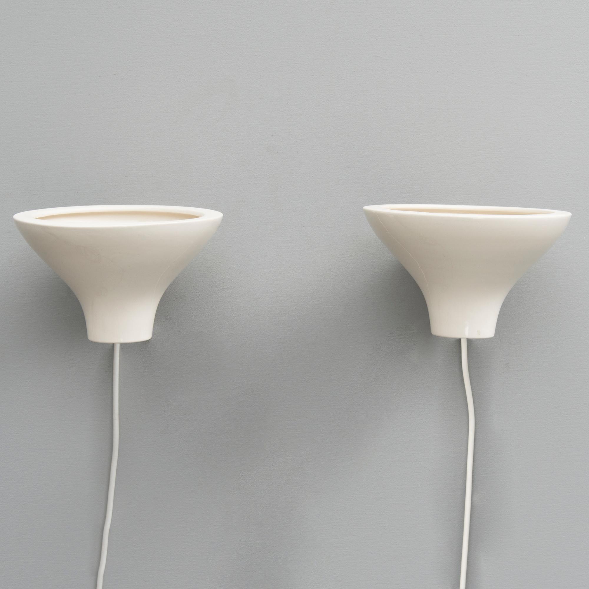 JUKKA KORPIHETE, vägglamppor, ett par, tillverkare Byrolights, 2006.