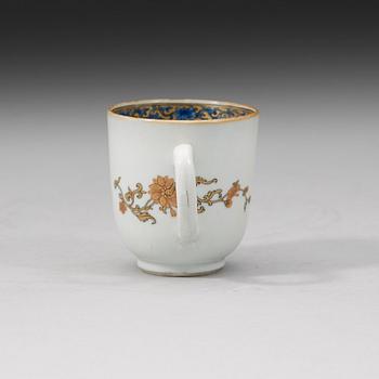 An armorial cup, Qing dynasty, Qianlong (1736-95).