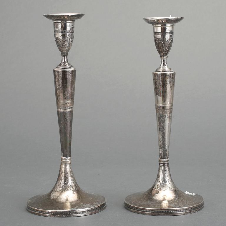 LJUSSTAKAR, ett par, silver, Pressburg, Ungern, 1817. Vikt ca 558g.