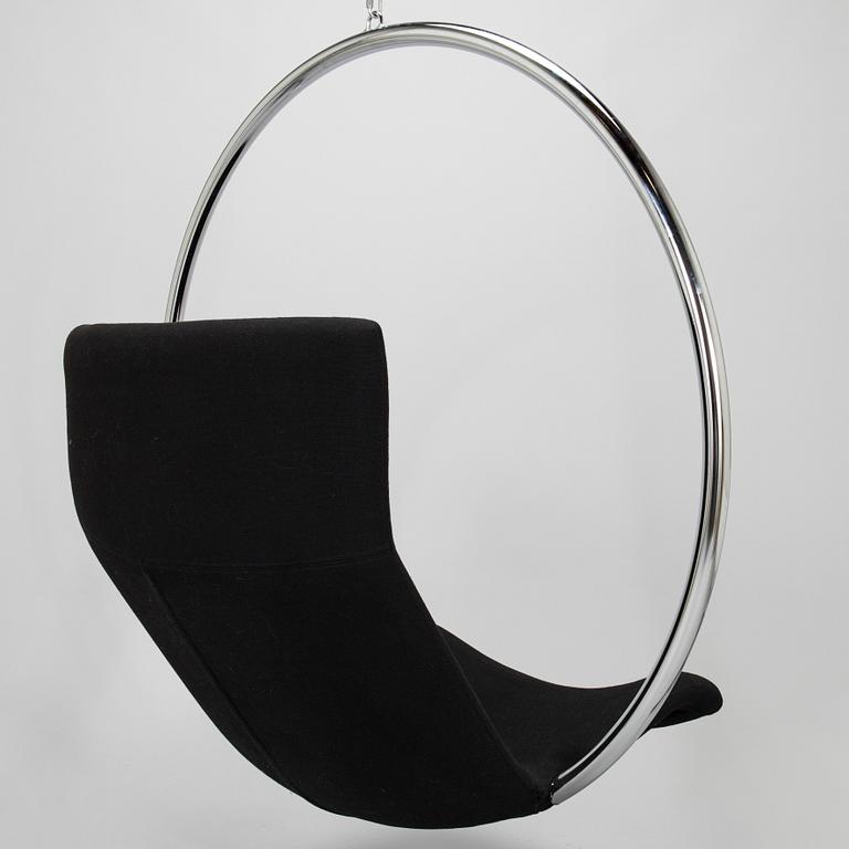 Eero Aarnio, fåtölj /hängstol, "Ring Chair". Formgiven 2009.