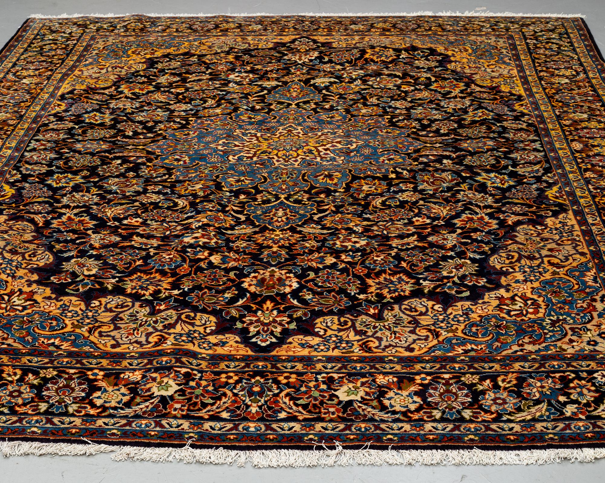 A CARPET, Najafabad, ca 376 x 288 cm.