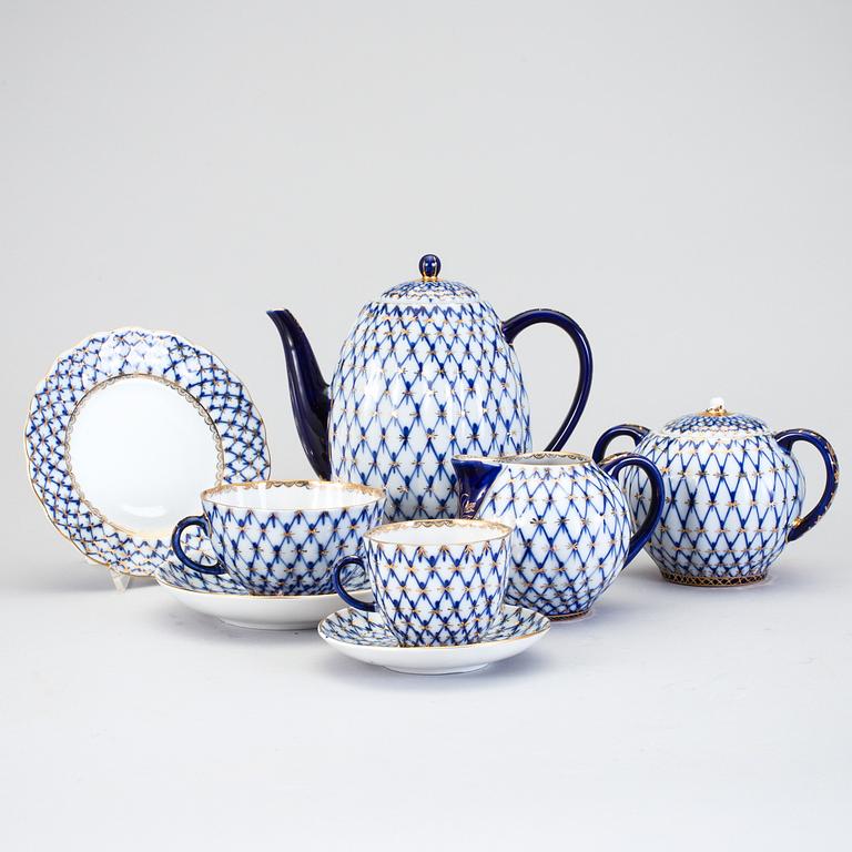 A coffee and teset of 21 pieces in porcelain, "Cobalt net", Lomonsov.