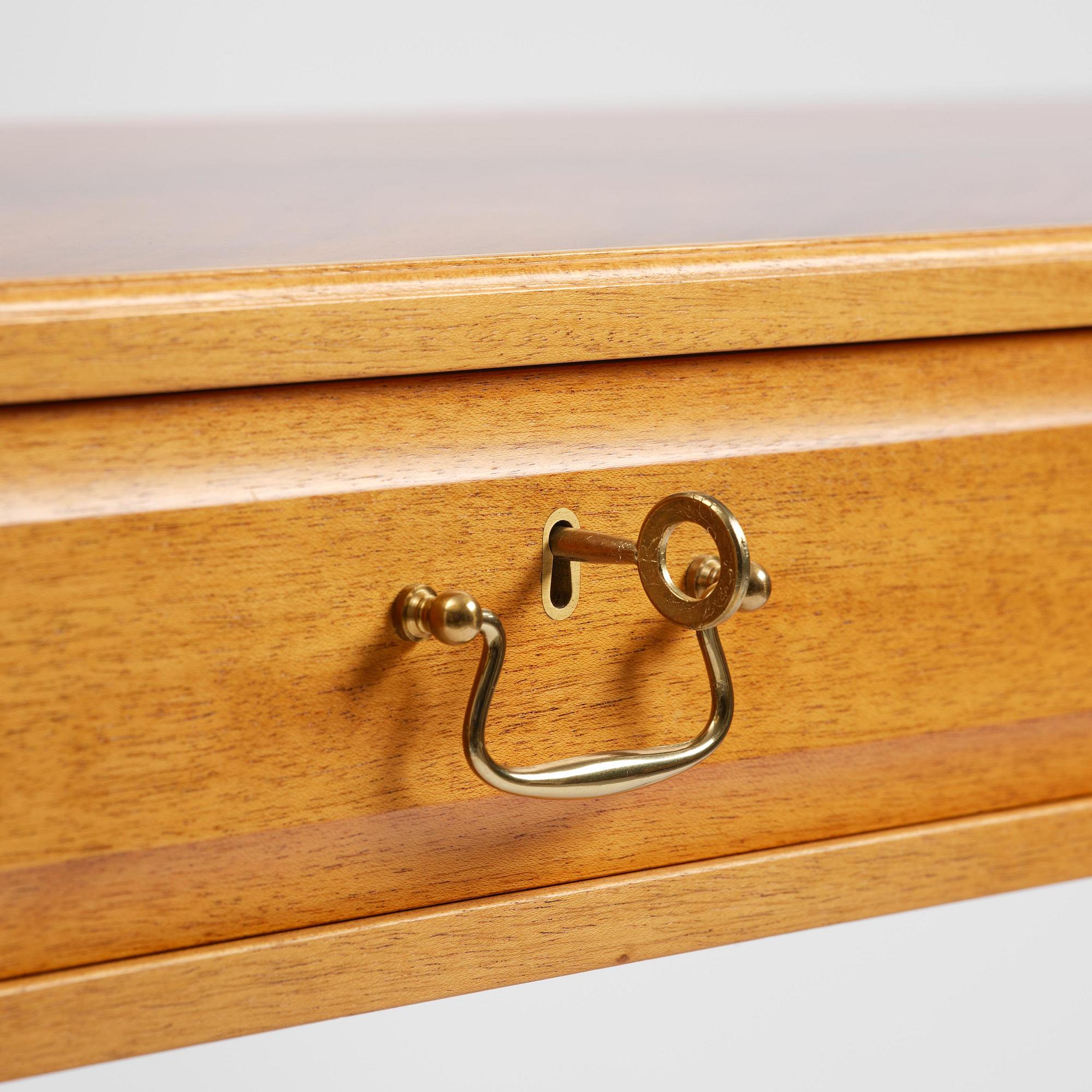 Josef Frank, sideboard, modell B 821, Firma Svenskt Tenn, efter 1985.