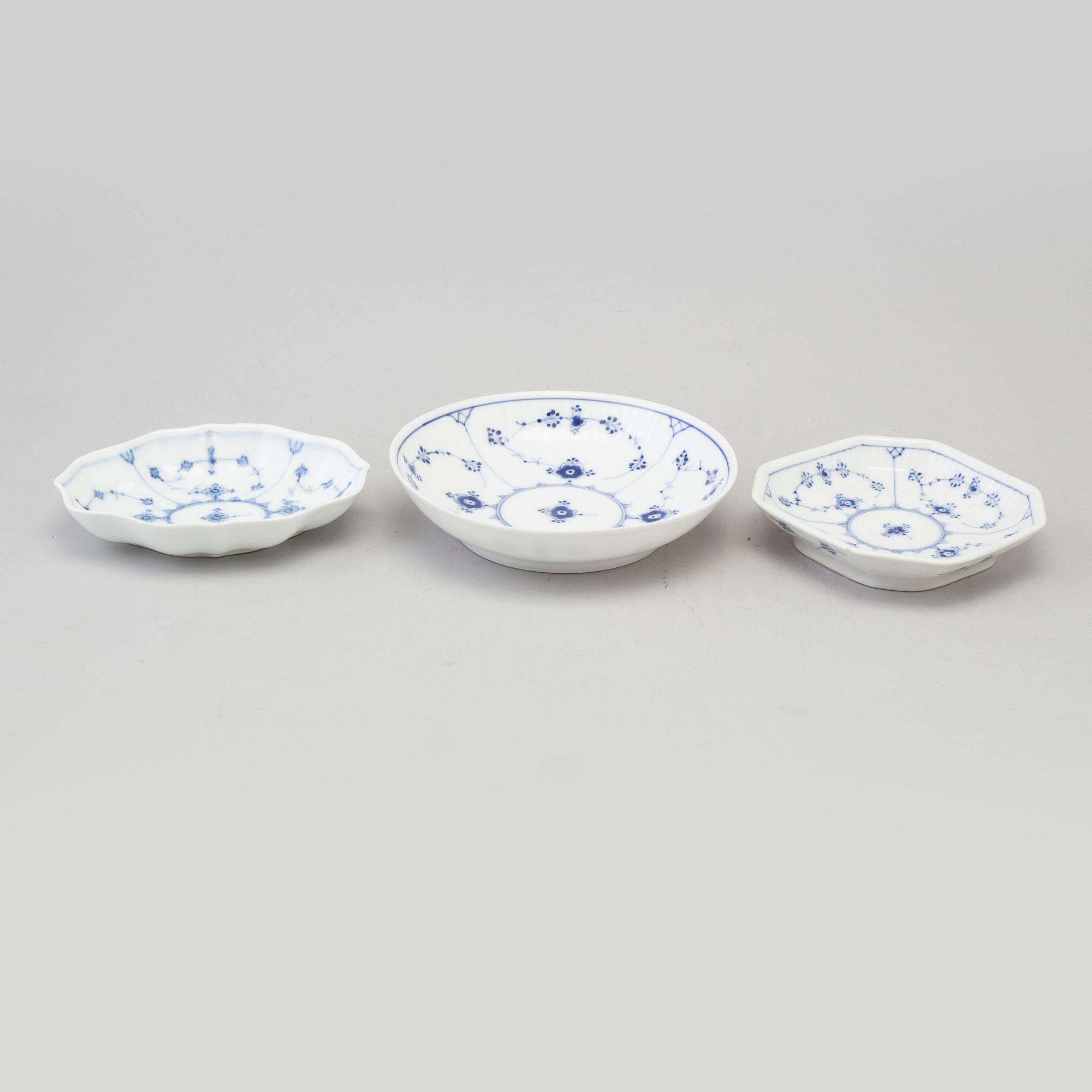 40 pcs of porcelaine service from Royal Copenhagen.