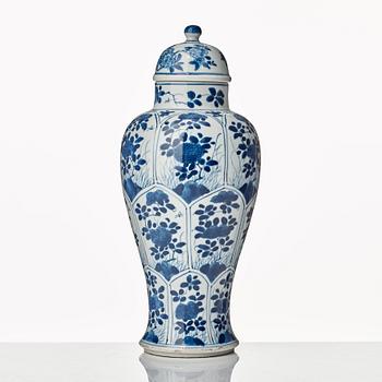 Two blue and white vases, Qing dynasty, Kangxi (1662-1722).
