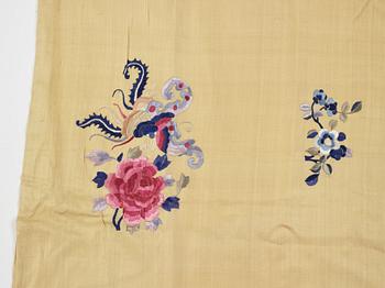 A Chinese blanket and a Japanese Kimono, first half of 20th Century.