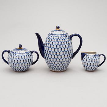 Late 20th Century 23-piece Cobalt Net porcelain Coffee Set by Lomonosov, Russia.
