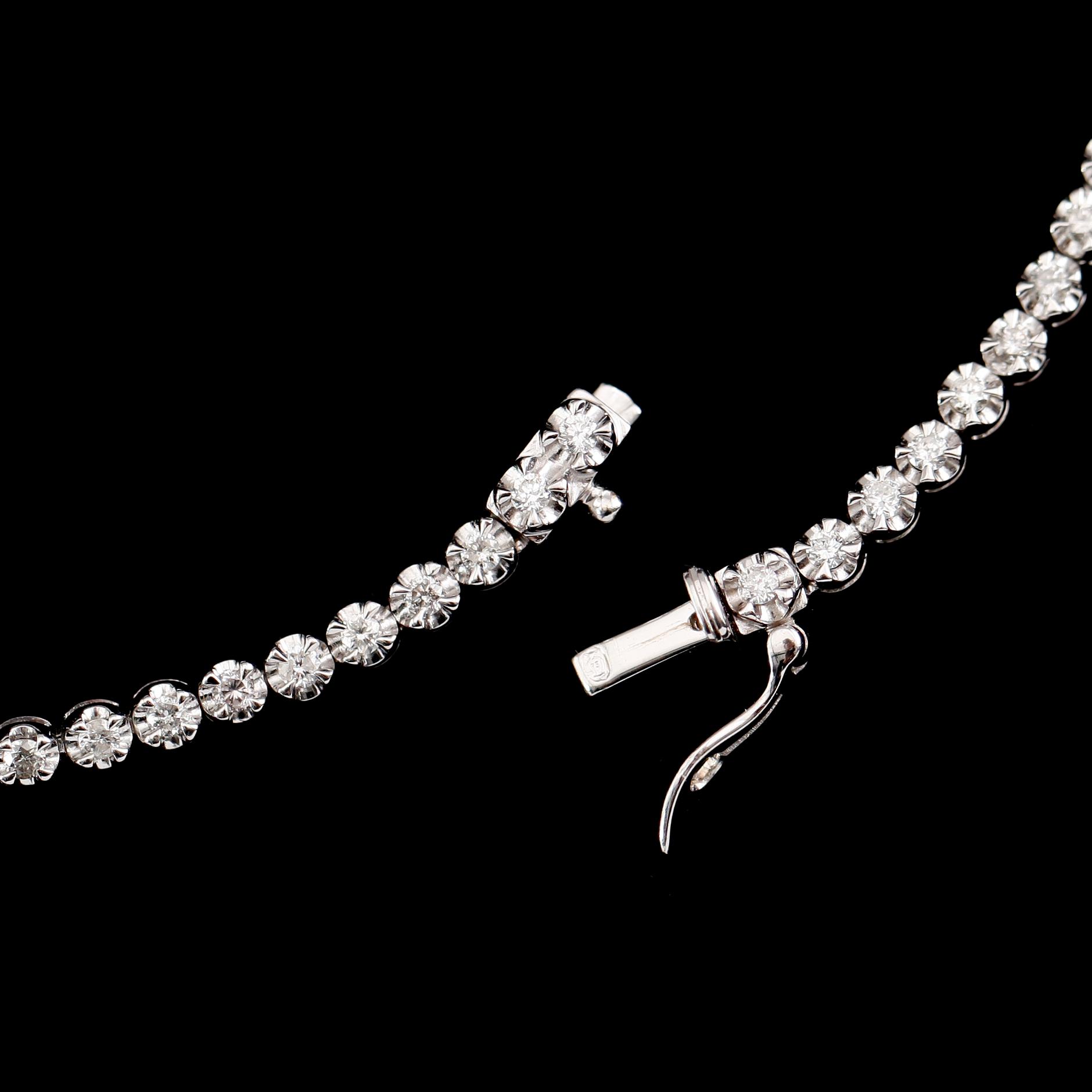 COLLIER, 18k vitguld, briljantslipade diamanter tot ca 3.78 ct.