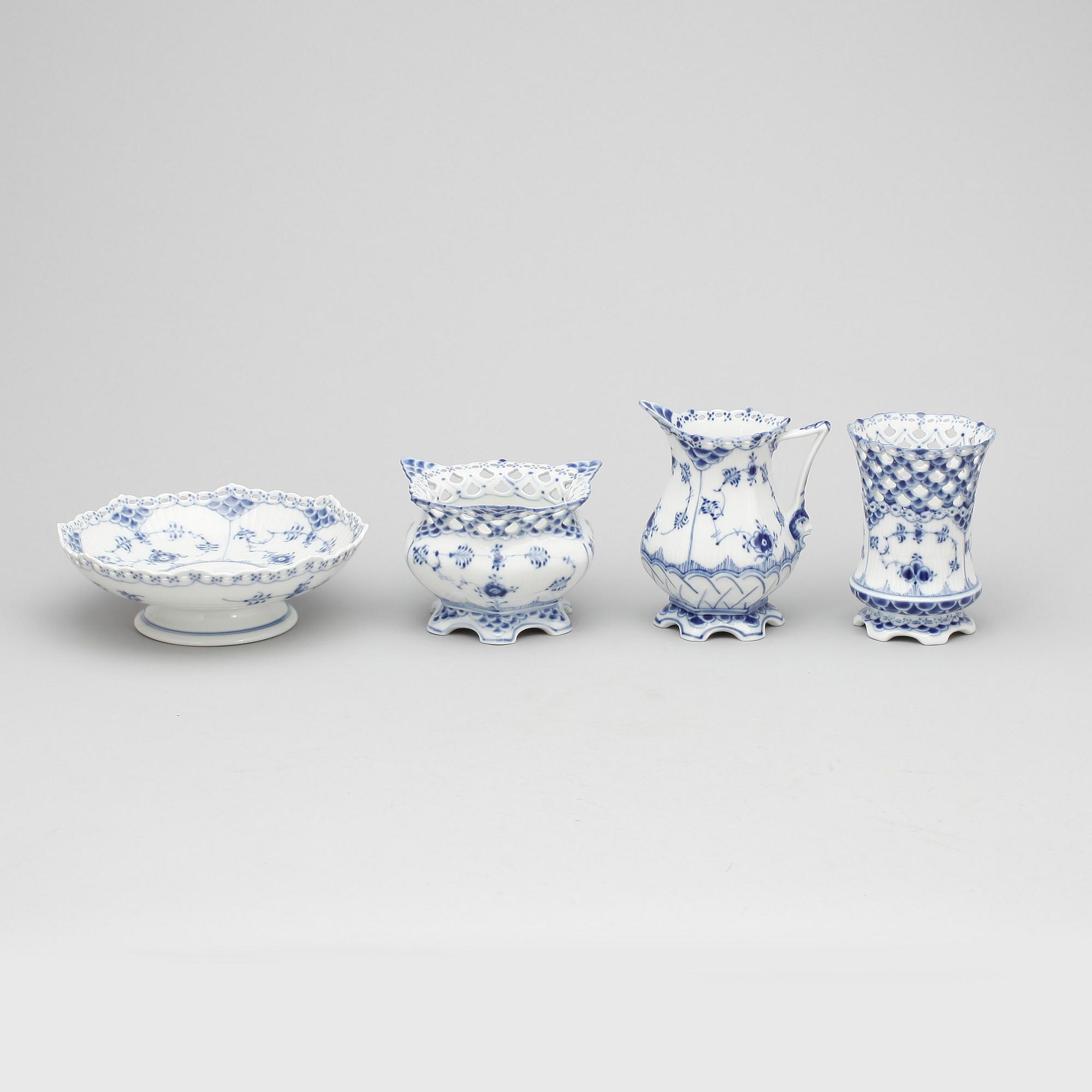 SERVISDELAR, 4 delar, porslin, "Musselmalet" Royal Copenhagen.