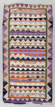 MATTA, orientalisk, modern tillverkning, ca 223 x 115 cm.