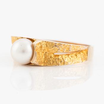 Björn Weckström, ring, "Lappland's Spring" 14K gold with cultured pearl, Lapponia 1975.