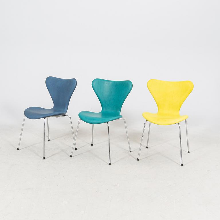 Arne Jacobsen, a set of six leather "Sjuan" chairs for Fritz Hansen.