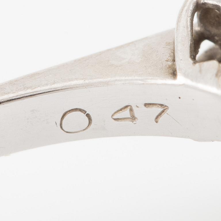 Ring, Evert Lindberg, 18K white gold with emerald and brilliant-cut diamonds.