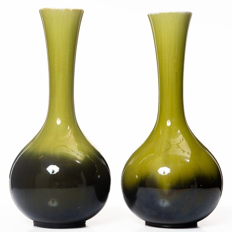 Vaser, ett par, flintgods, jugend, Rörstrand, 1900-talets början.