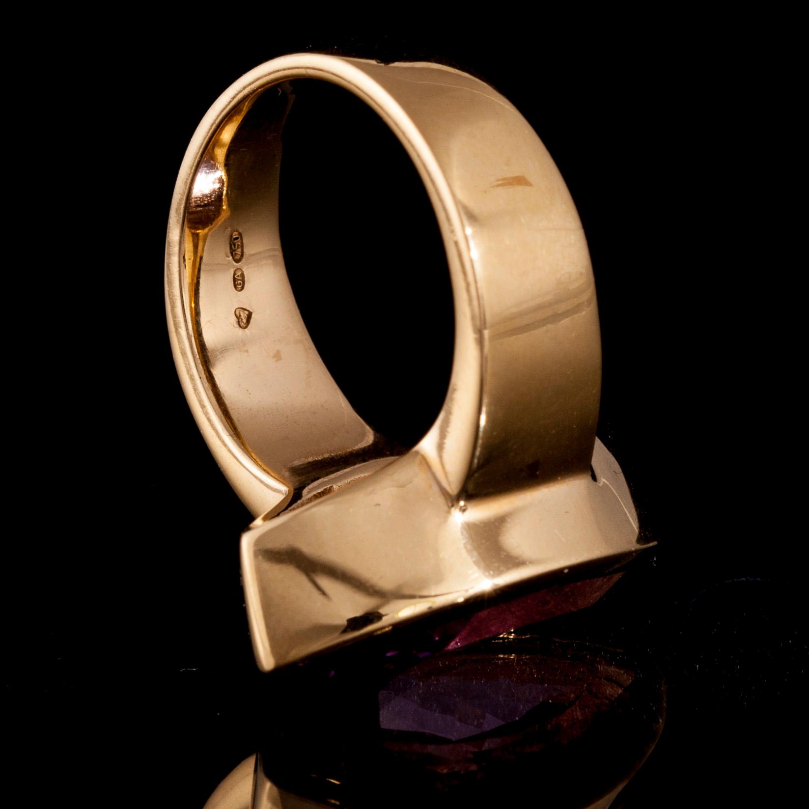 RING.