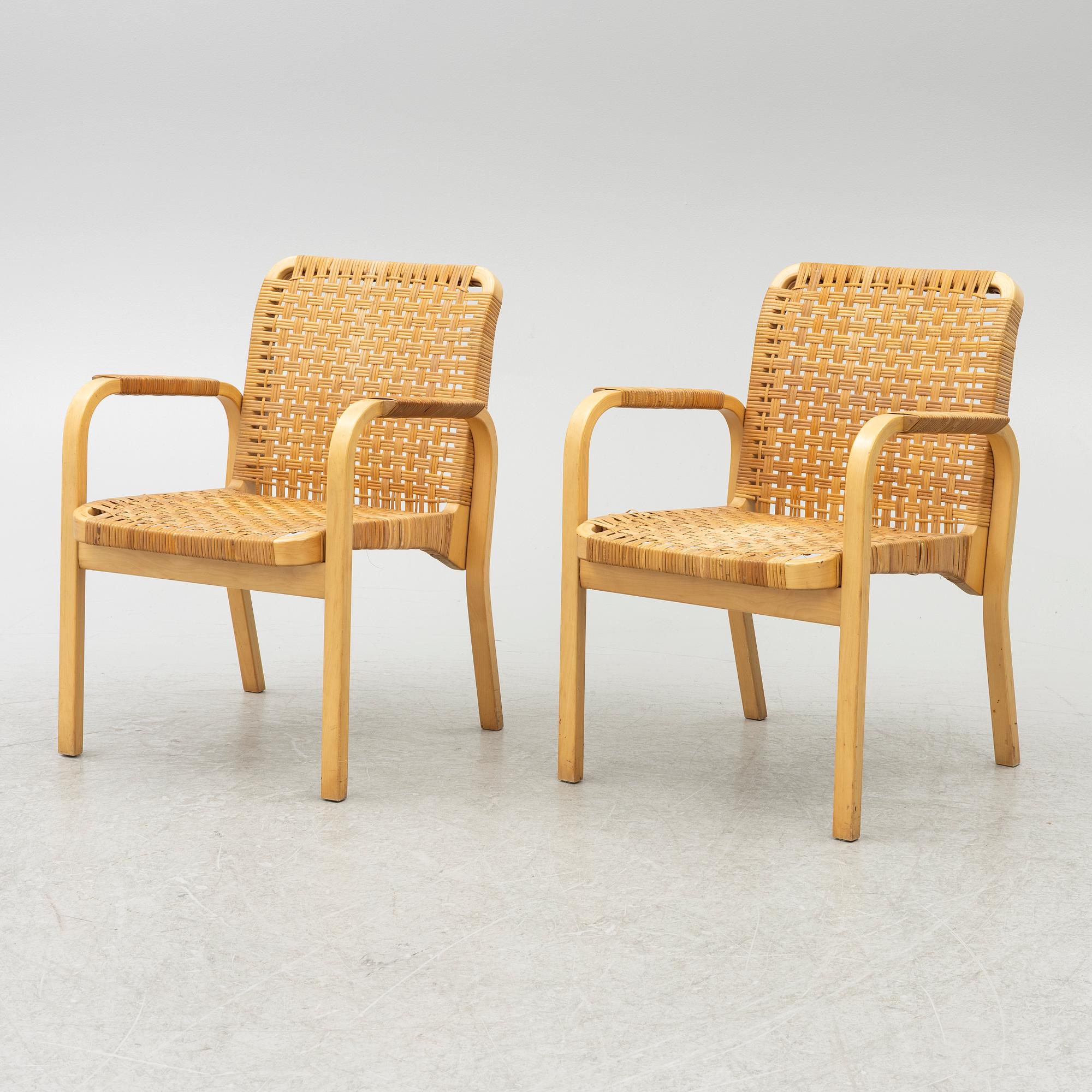 Alvar Aalto, Karmstolar, ett par, modell 45, Artek, Finland.