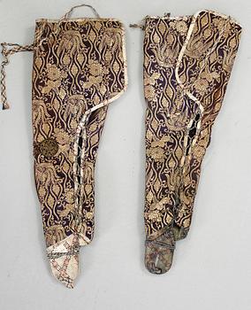 ÄRMAR TILL JAPANSK RUSTNING, s.k Kote, ett par, Edo-perioden (1604-1878), modell från Kamakura-perioden.