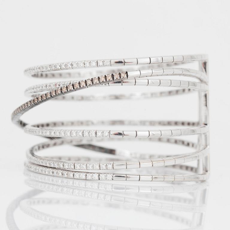 ARMBAND, Staurino Fratelli, med bruna samt färglösa briljantslipade diamanter.