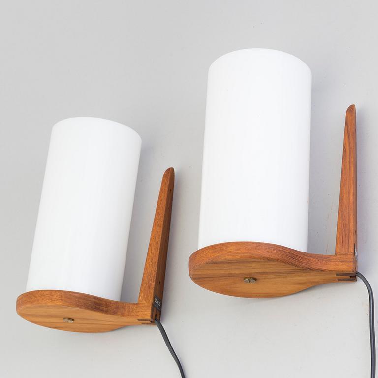 A pair of Uno och Östen Kristiansson teak wall lights from Luxus, Vittsjö, 1960s.