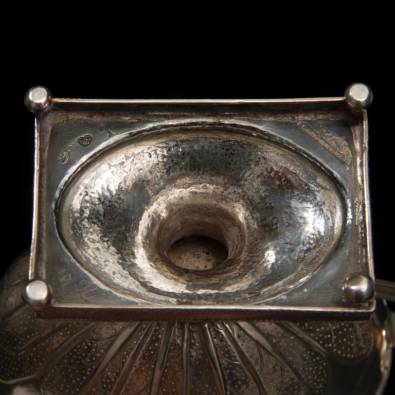 SENGUSTAVIANSK MJÖLKKANNA, silver, Borgå 1825, Isak Carlstedt. Vikt 135 g.