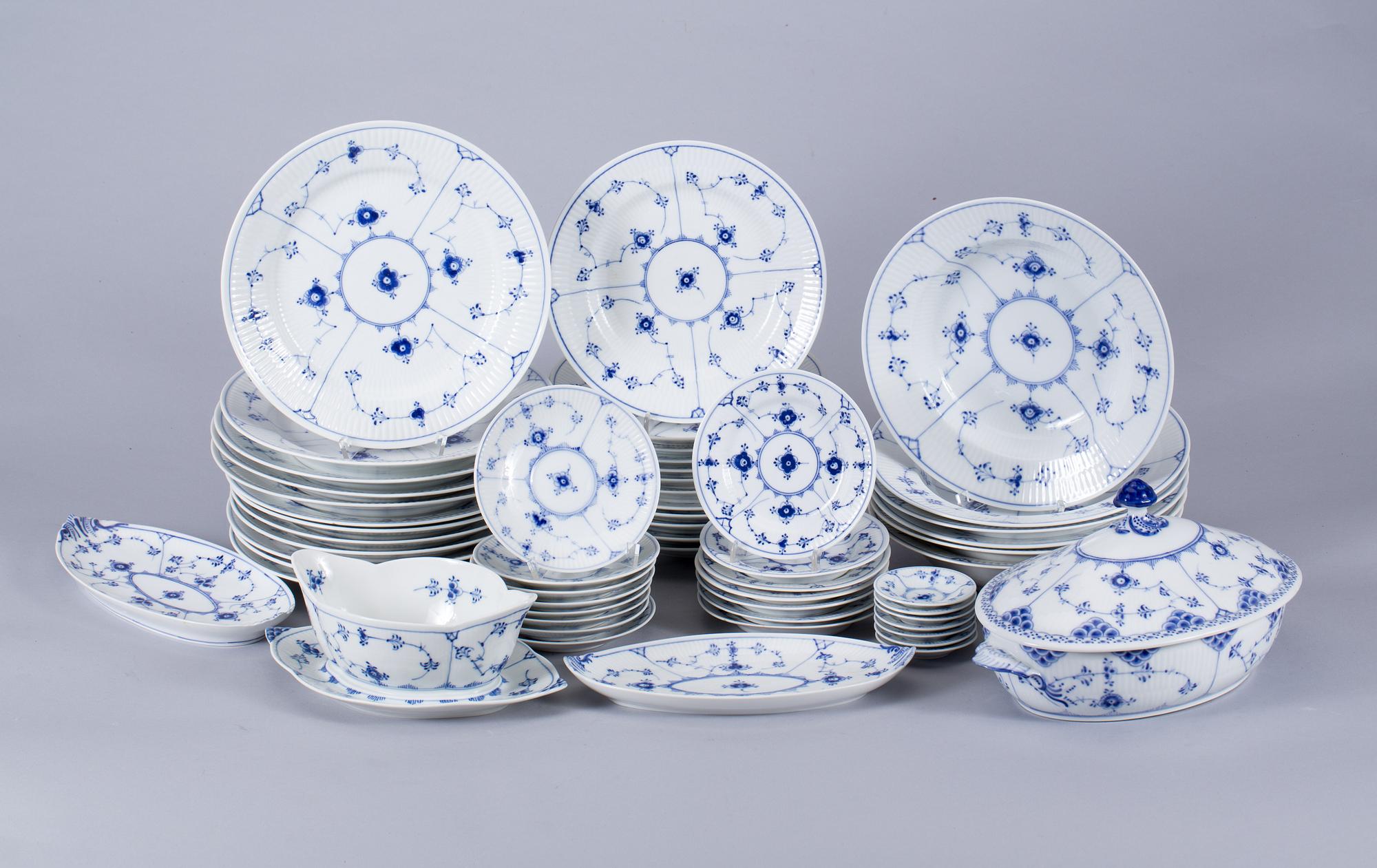SERVIS, ca  97 delar, den Kongelige Porcelainsfabrik.