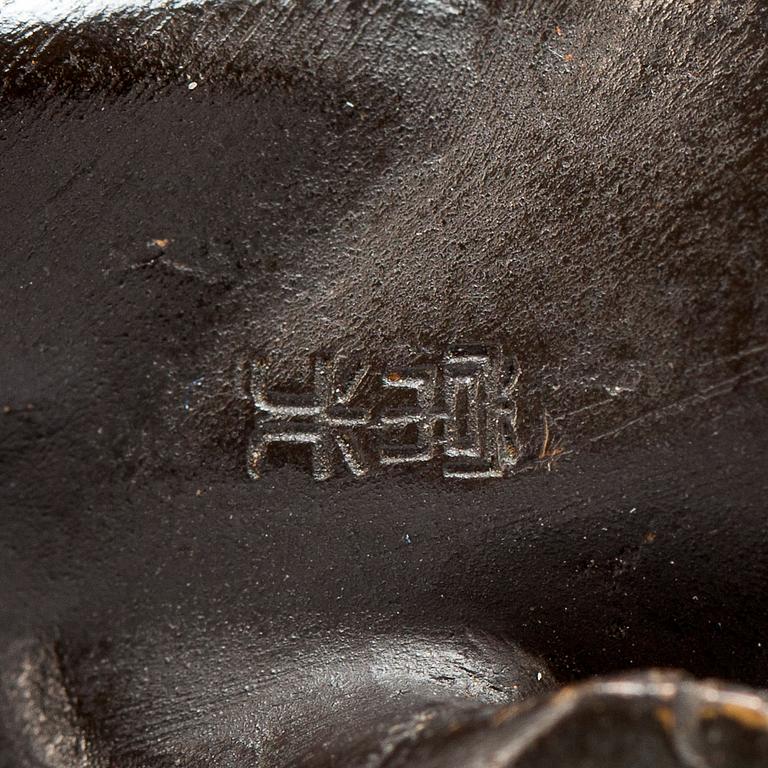 SKULPTUR, brons. Japan. Bär sign.