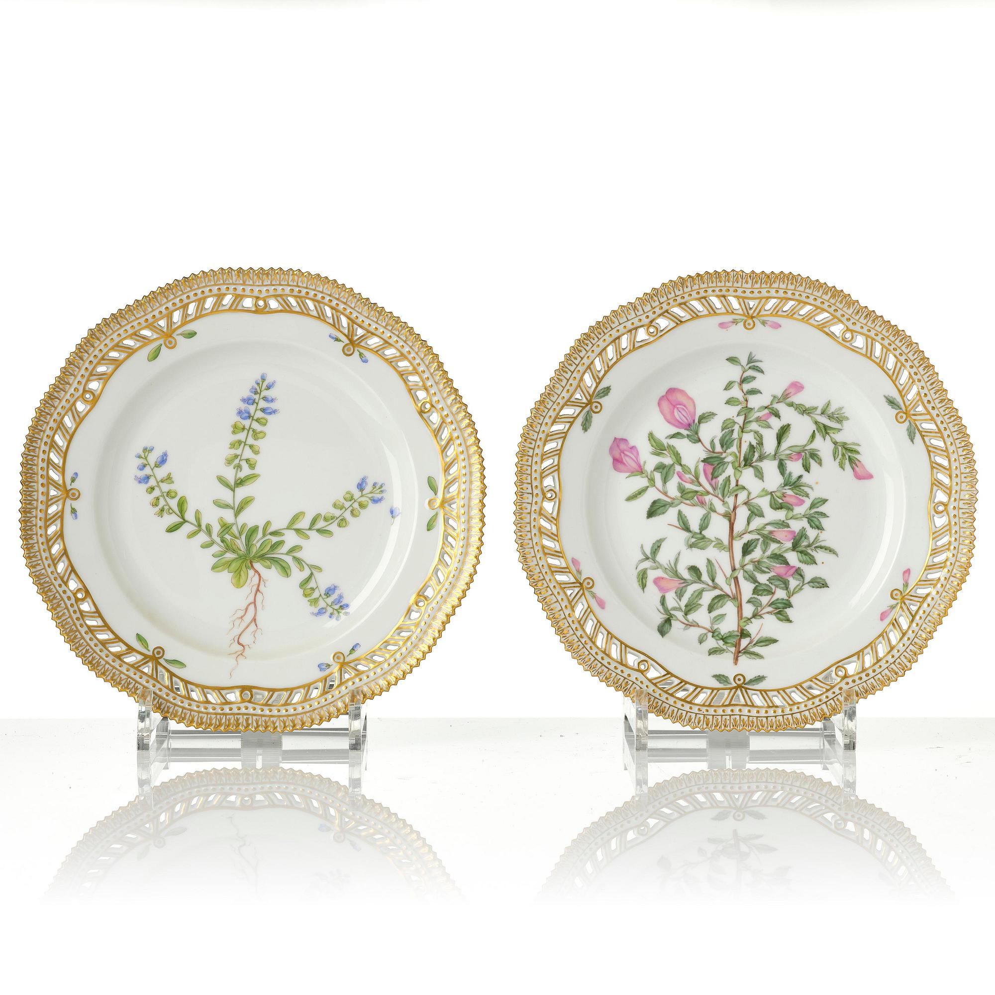 Tallrikar, 13 stycken, porslin. Royal Copenhagen, 'Flora Danica', Danmark, 1900-tal.