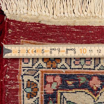 Carpet, Tabriz, with hunting motif. 220 x 140 cm.