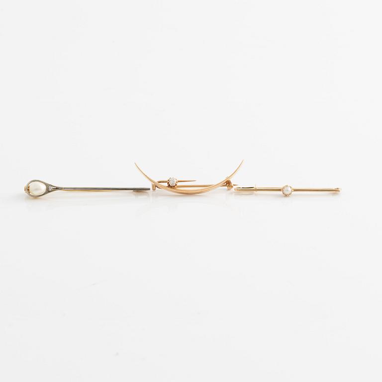 Brooches 3 pcs. gold, with pearls and an antique cut diamond.