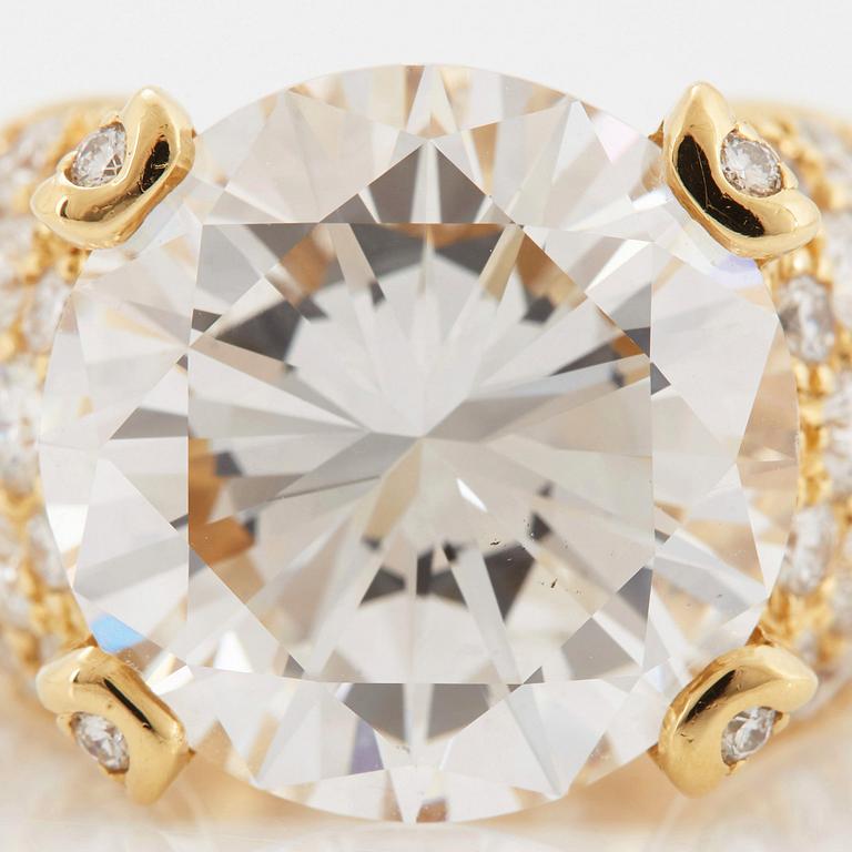 Ring 18K guld med en rund briljantslipad diamant 10.08 ct G vs2.