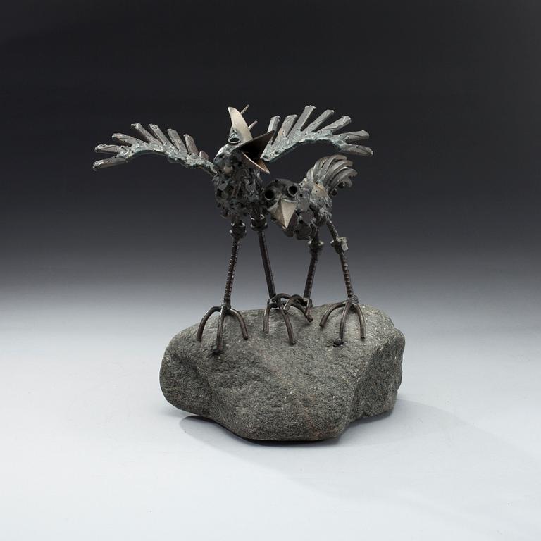 VEIKKO HAUKKAVAARA, skulptur, metall och sten, signerad VH och daterad 86.