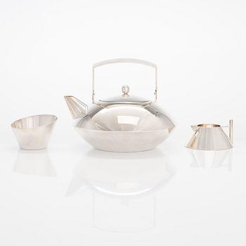 Pekka Piekäinen, a 3-piece sterling silver tea set, J.A.Tarkiainen, Helsinki 1988.