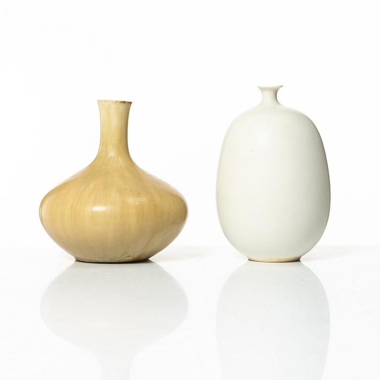 Carl-Harry Stålhane, vas, stengods och Inger Persson, vas, stengods, Rörstrand.