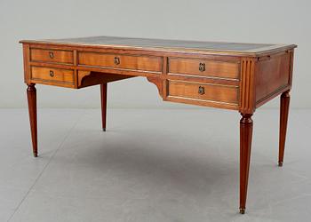 SKRIVBORD, sengustaviansk stil, 1900-talets andra hälft.