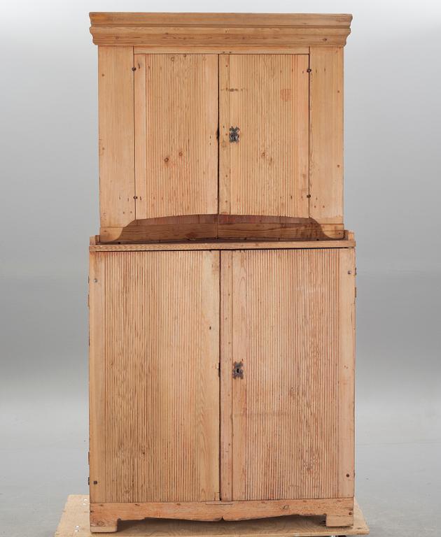 HÖRNSKÅP, 1800-tal.