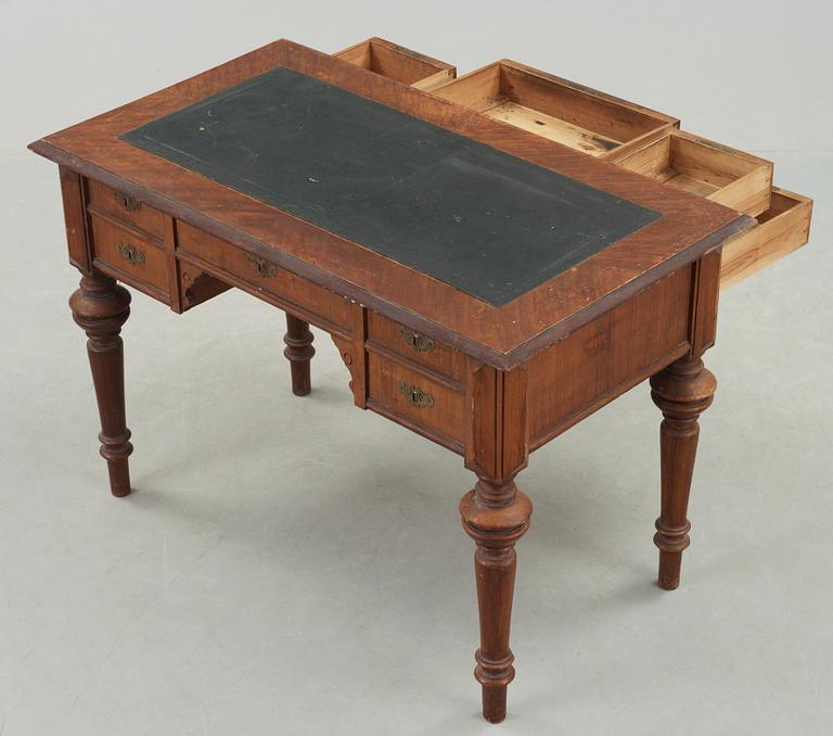 SKRIVBORD, nyrenässans, sent 1800-tal.