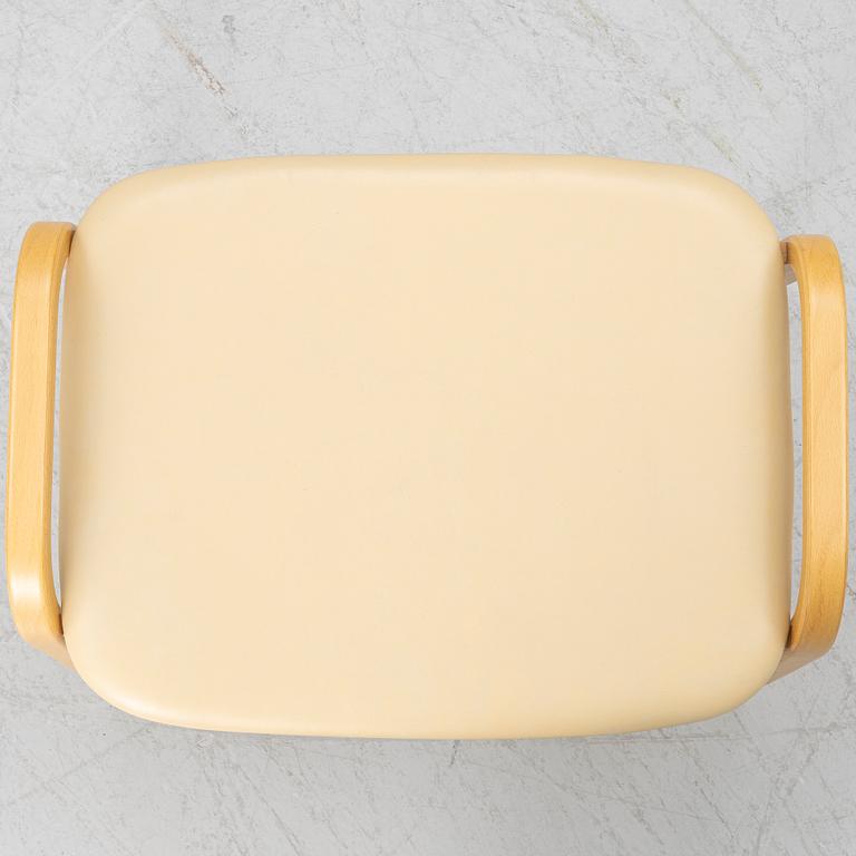 Yngve Ekström, fotpall "Lamino", Swedese, 2012.