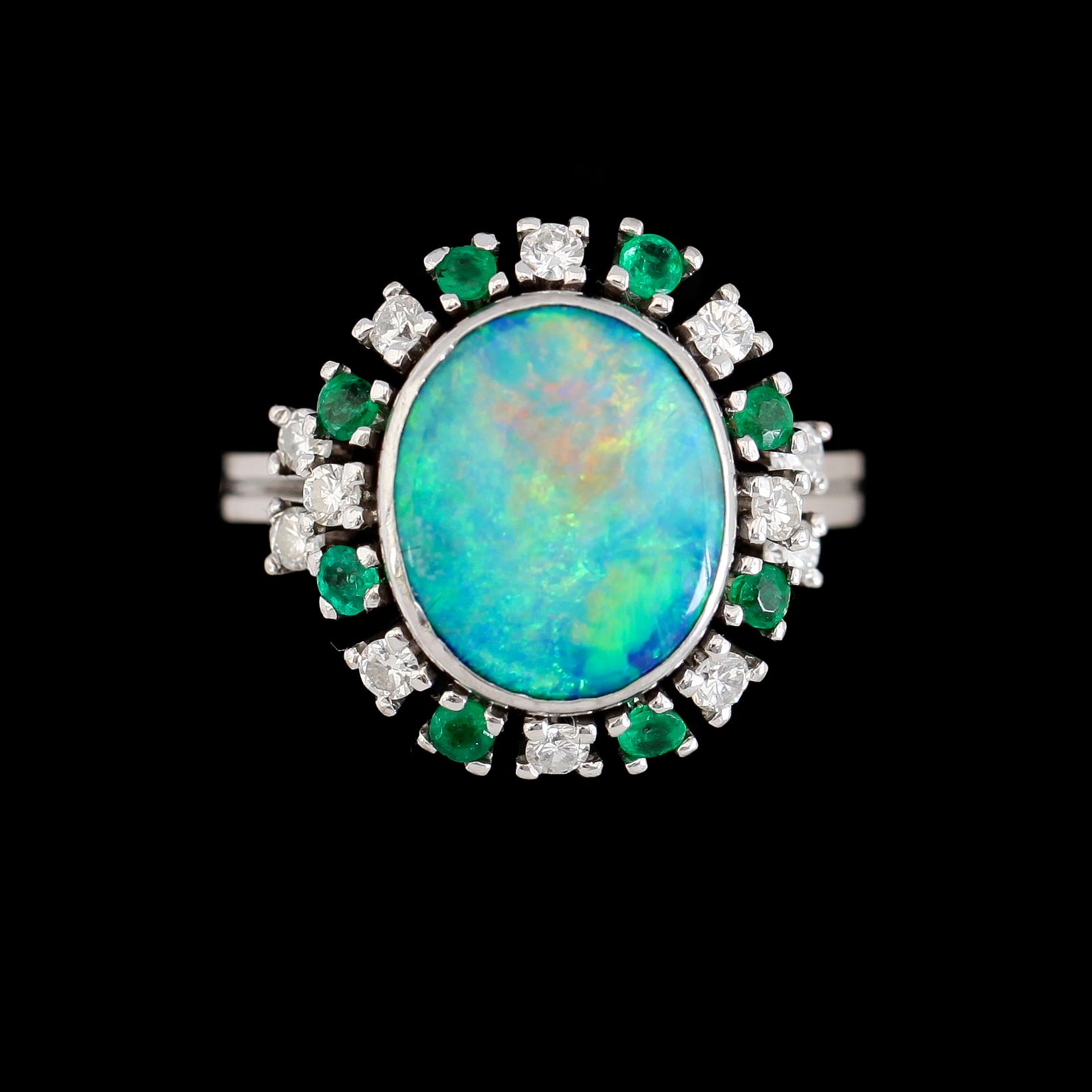 RING, 18K vitguld, opal, briljantslipade diamanter och smaragder.