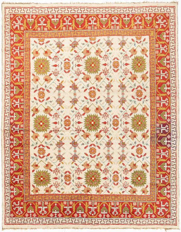 An antique Indian carpet, ca 434 x 335 cm.